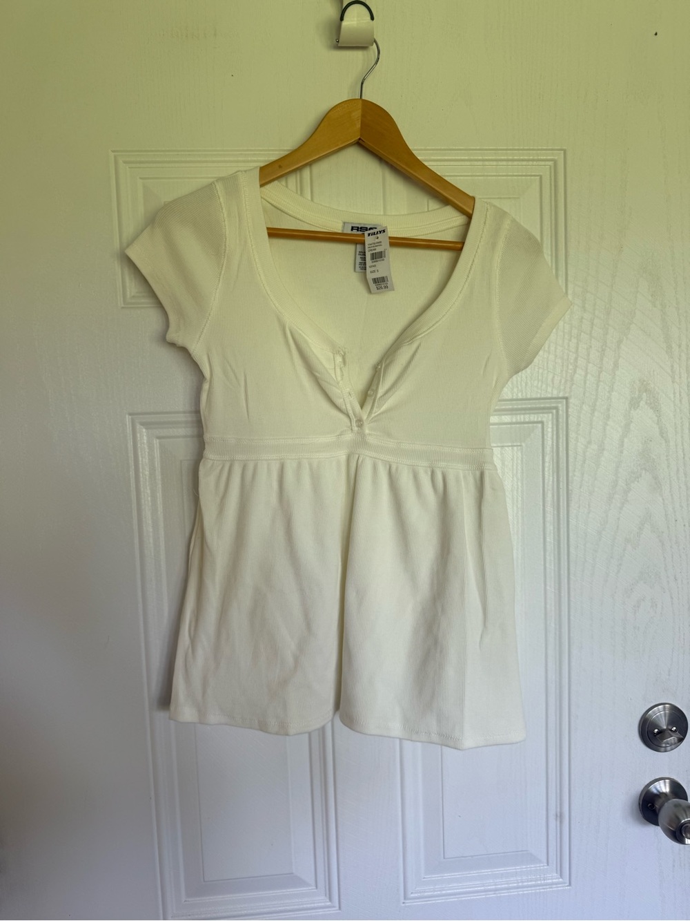 2 for $20 sale: NWT Tilly’s ivory cream babydoll t-shirt - S